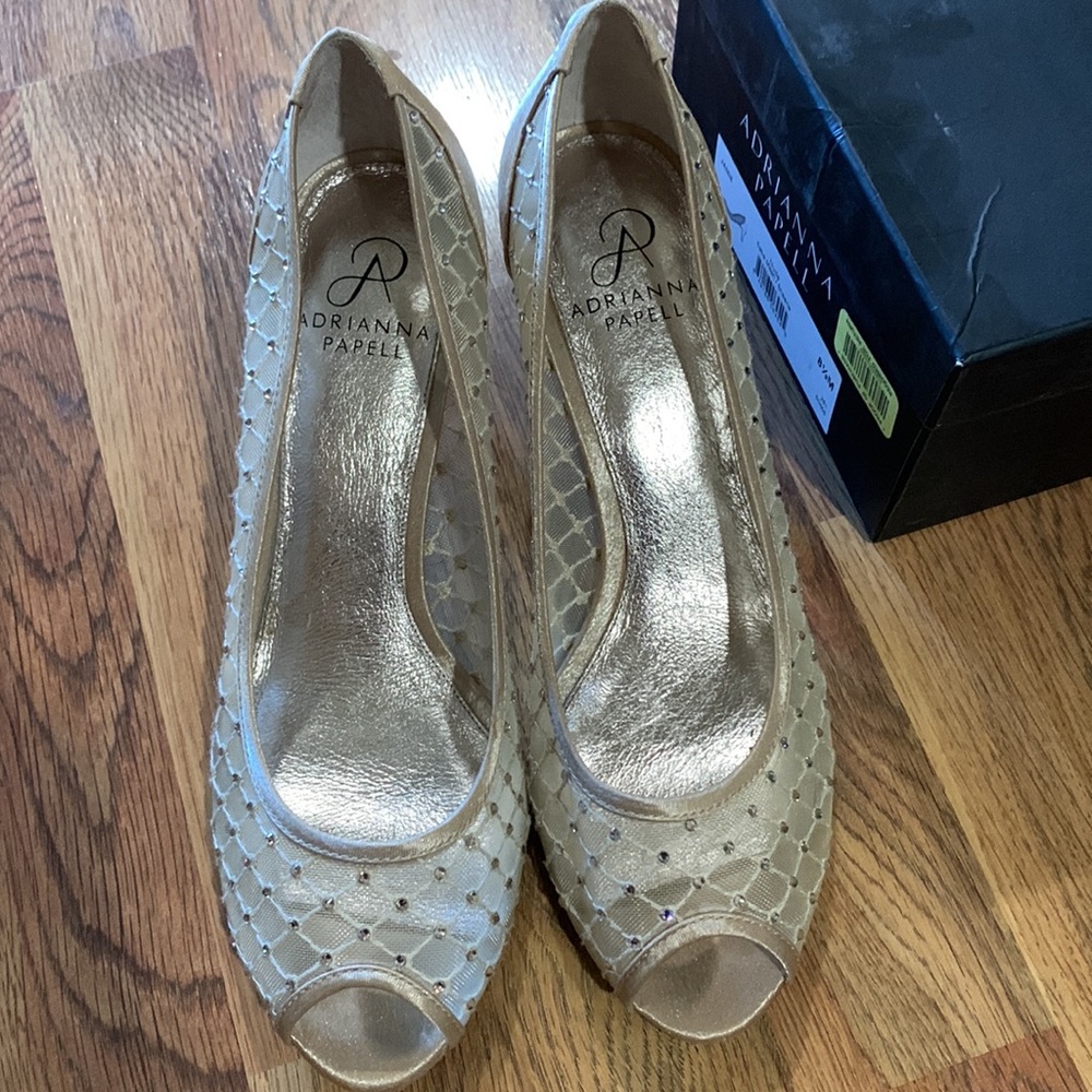 Adrianna Papell Gold Evening Pumps - Picture 2 of 7
